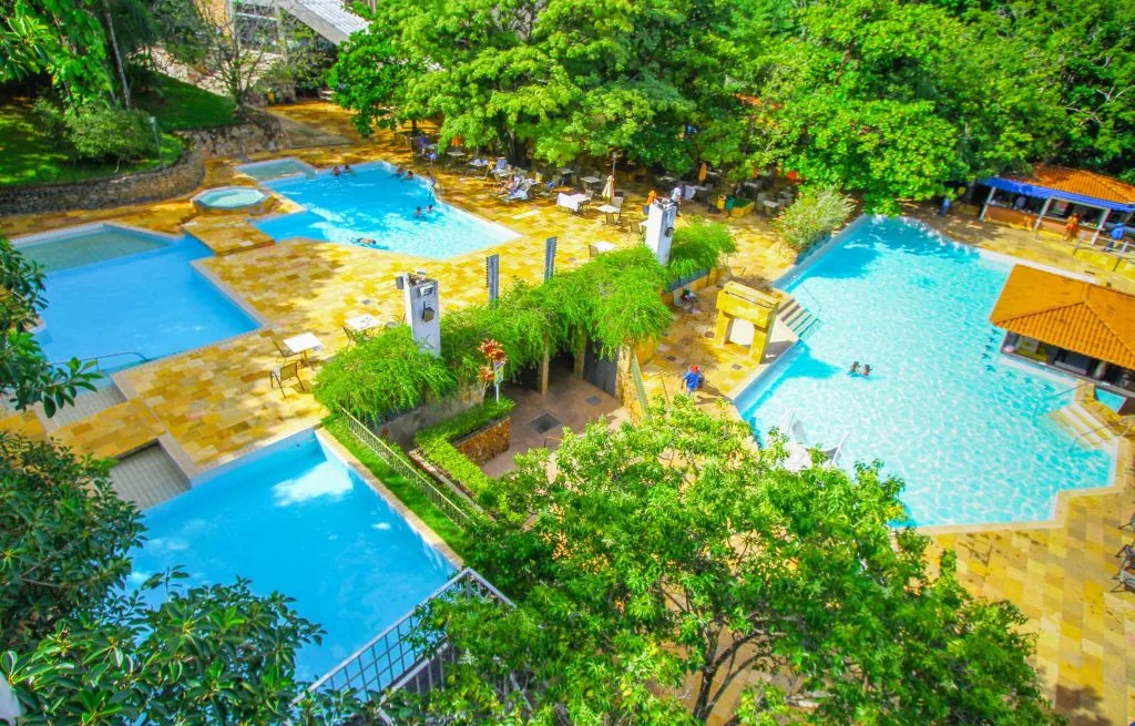 Vista aérea das piscinas