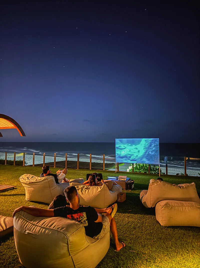 Cineminha ao ar livre no Carmel Charme Resort