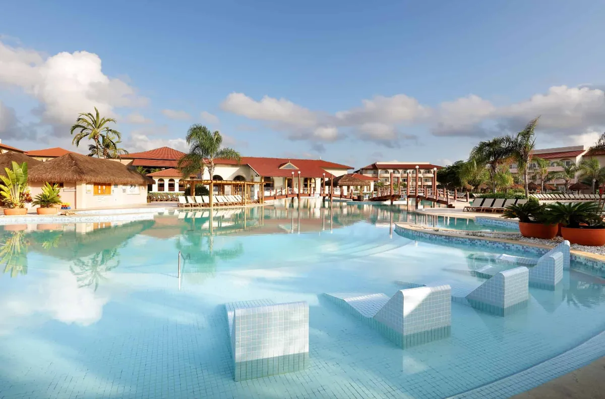 Piscina principal do Grand Palladium Imbassa&iacute;