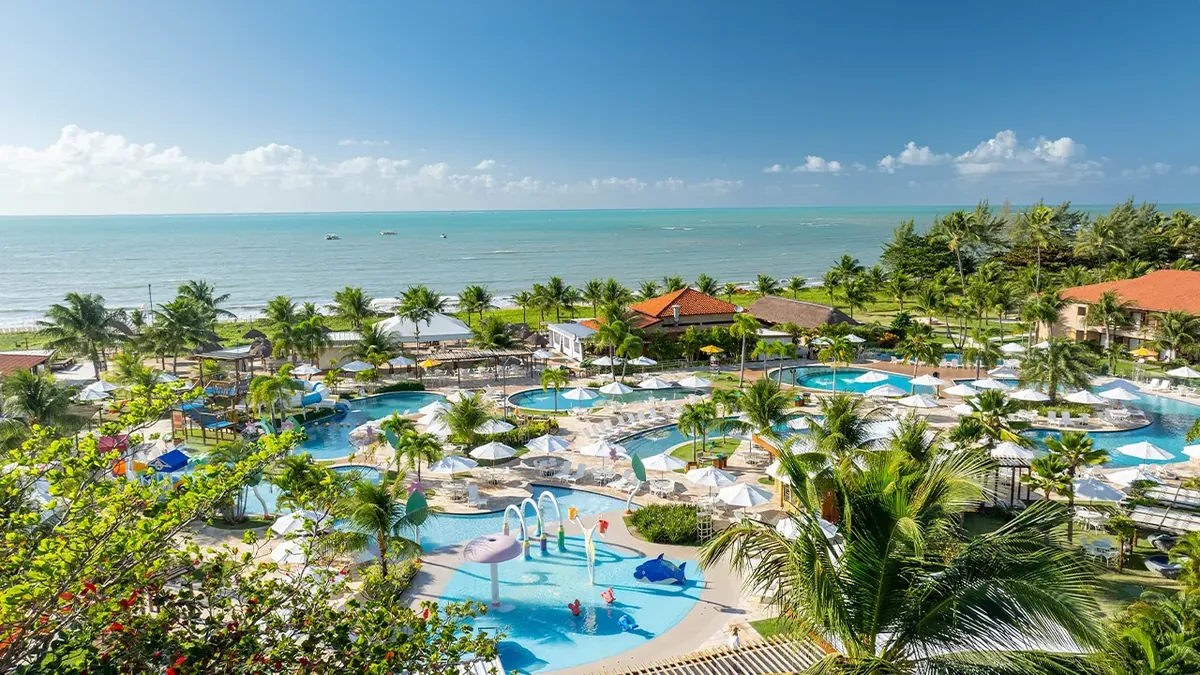 Vista a&eacute;rea das piscinas do Salinas Maragogi All Inclusive Resort