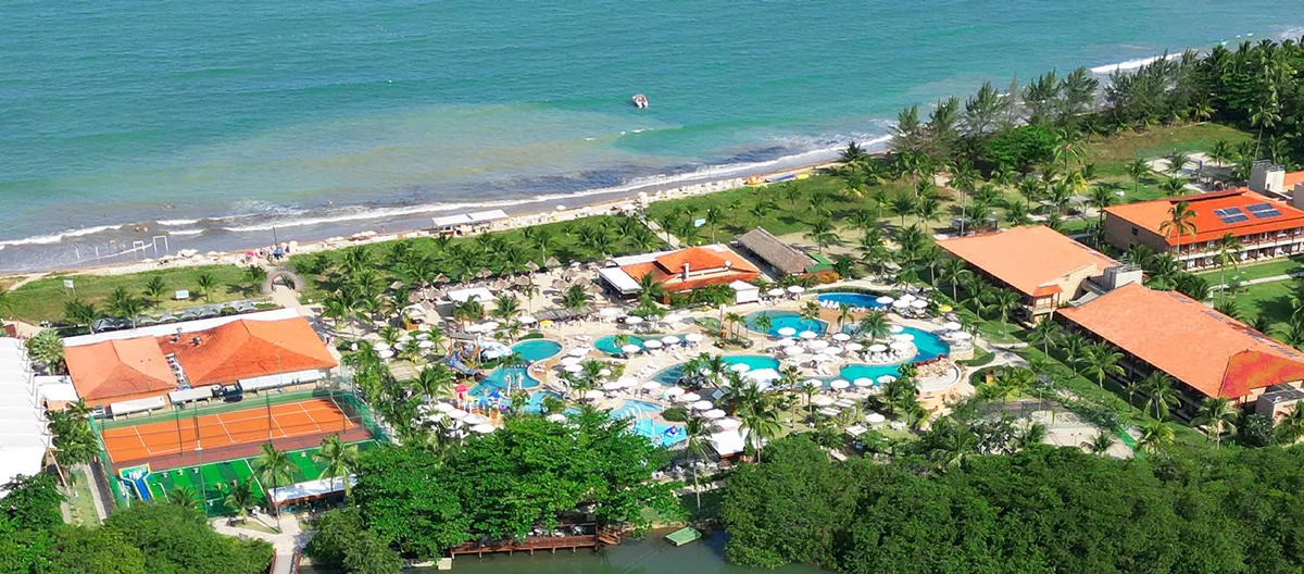 Salinas do Maragogi Resort visto do alto, p&eacute; na areia