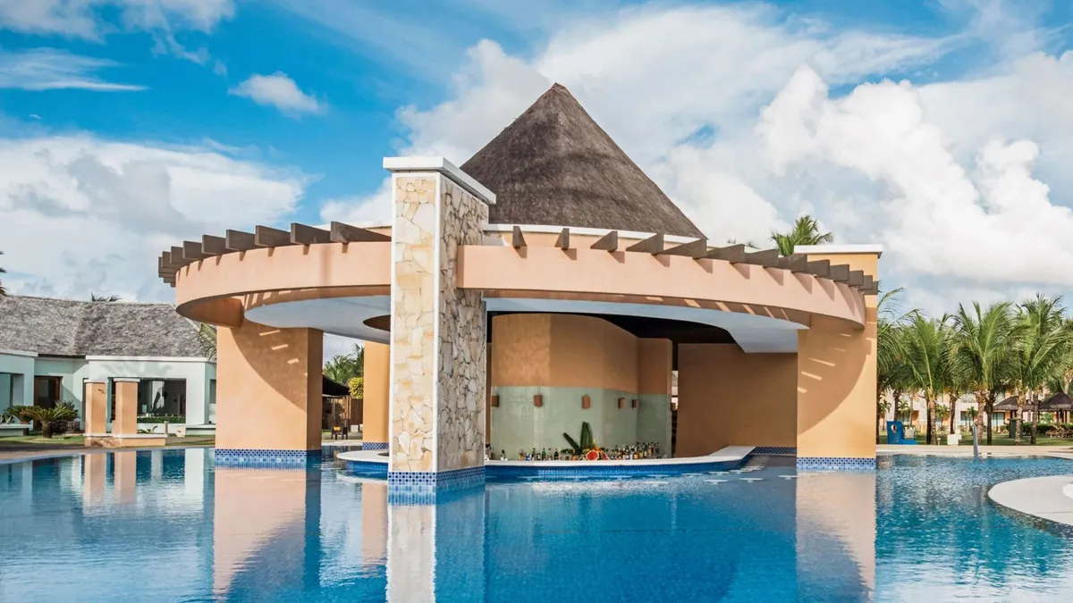 Pool Bar Yemanjá dentro da piscina do Iberostar Selection