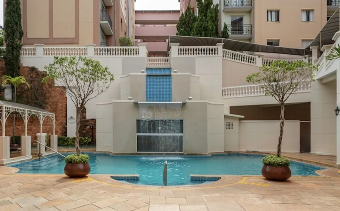 Piscina do Hotel Giardino Rio Quente com decoração em estilo italiano