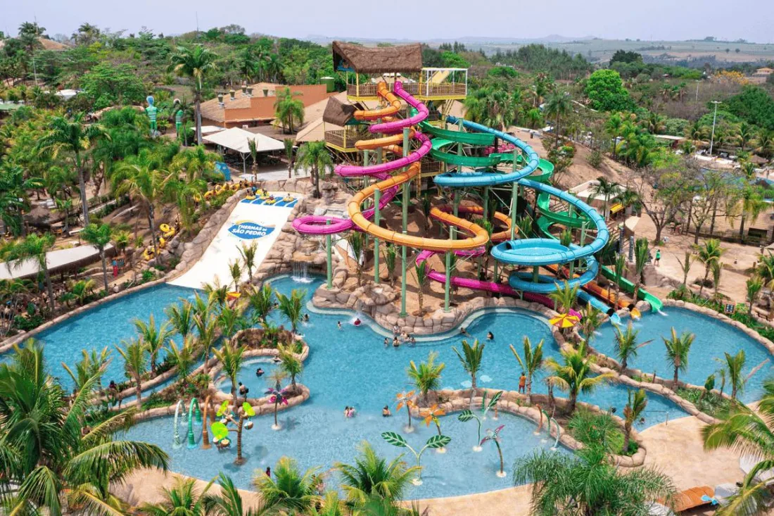 Piscinas e brinquedos aquáticos do Thermas Water Park em São Pedro